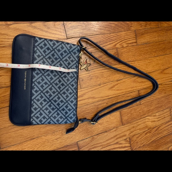 Tommy hilfiger bag - Picture 2 of 3